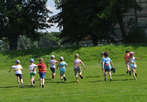 Ekspresja ruchowa: Zabawy sportowe na Stadionie Zwierzynieckim